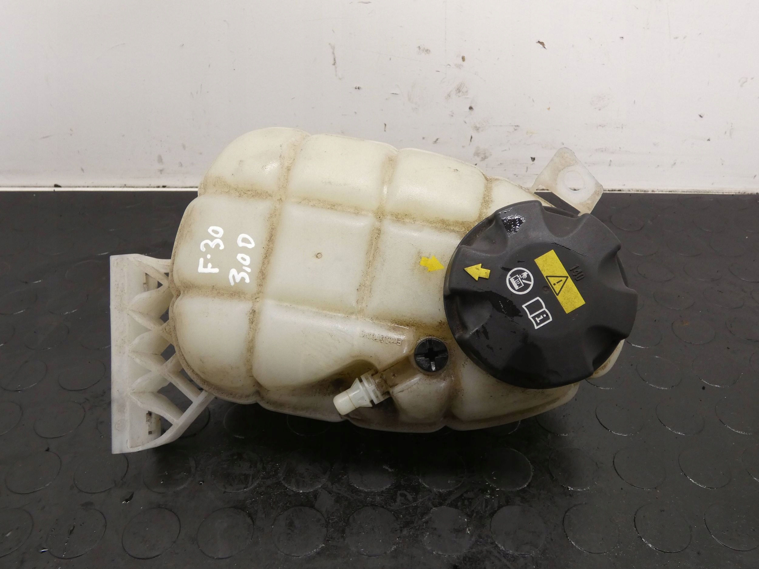 18263078204-697356f551173 Zbiorniczek wyrównawczy BMW 3 F30 F31 F34 4 F32 F36 3.0D 7642160