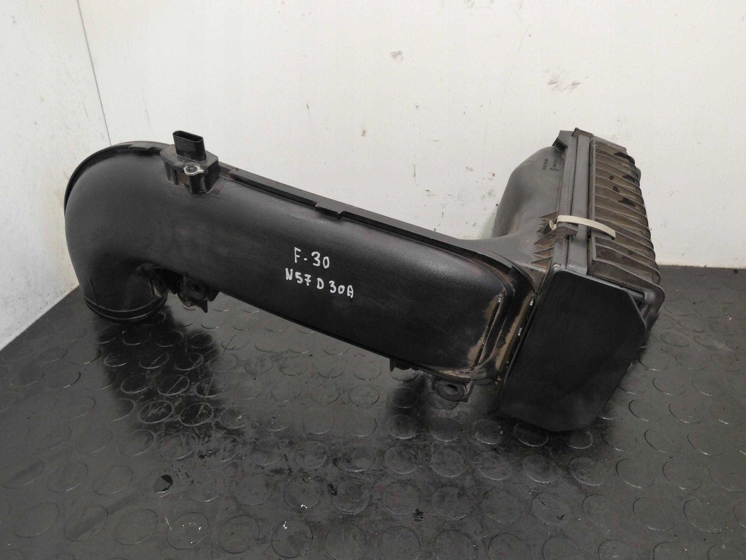 18264765529-6973f18f68344 Obudowa filtra powietrza BMW 3 F30 F31 F34 4 F32 F36 3.0D 8507565 70528997