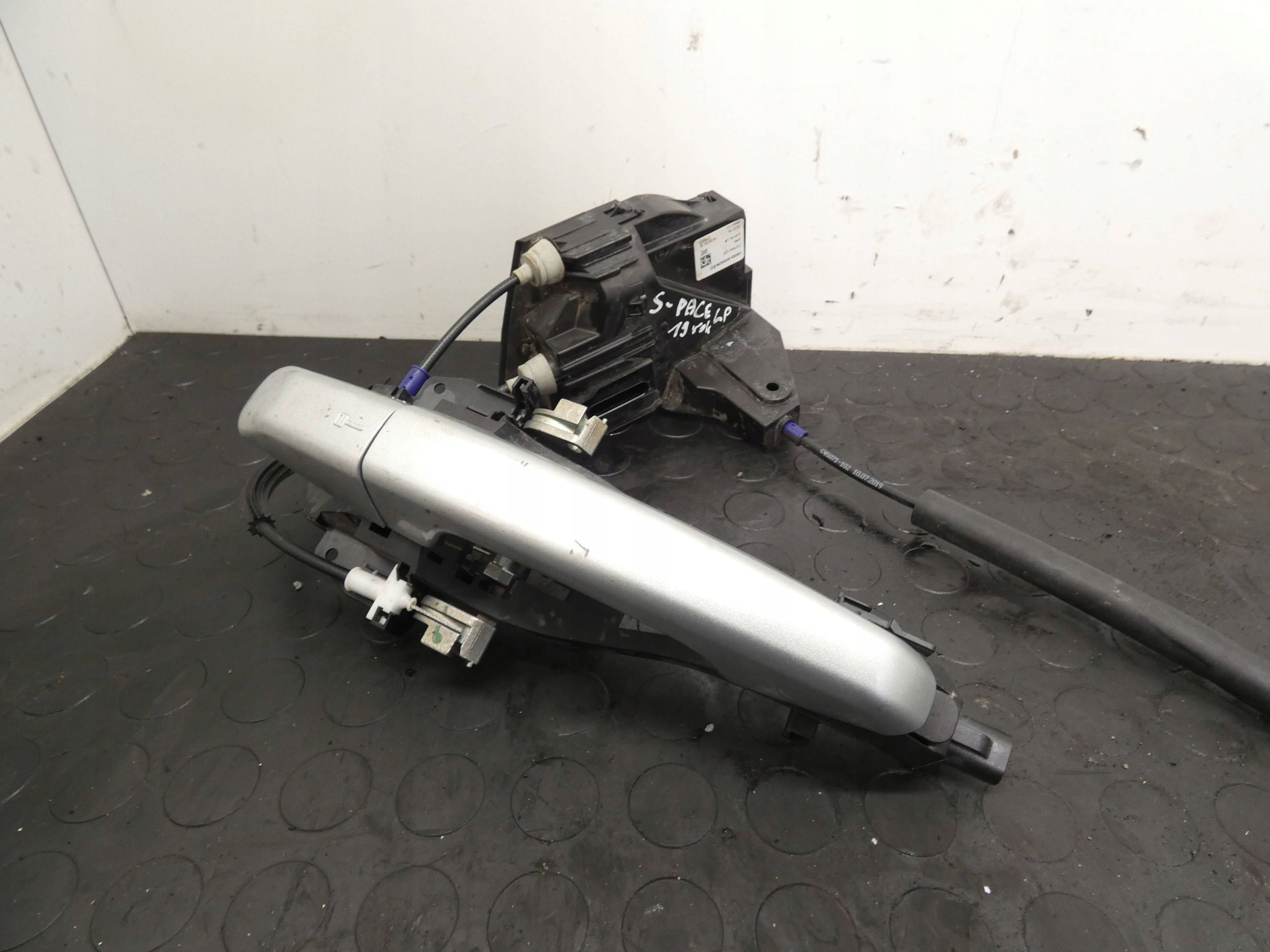 18272035518-69778eb3944ed ZAMEK KLAMKA LP Jaguar F-Pace HK83203A29EC BJ32-224N03-CRMUA