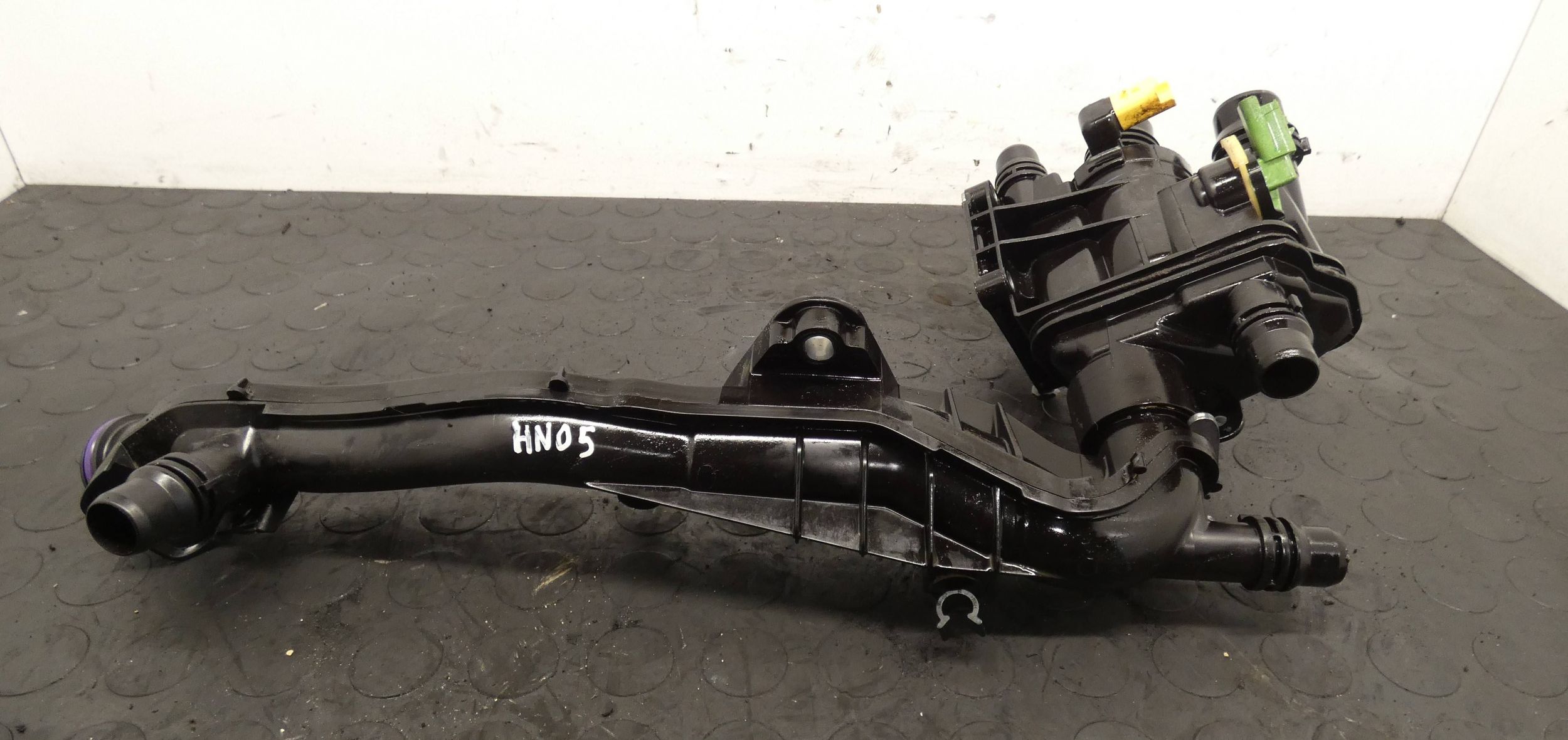 18274334112-697880d2cbb01 Obudowa termostatu PEUGEOT 2008 308 CITROEN C3 1,2THP 9812131480 9834388280