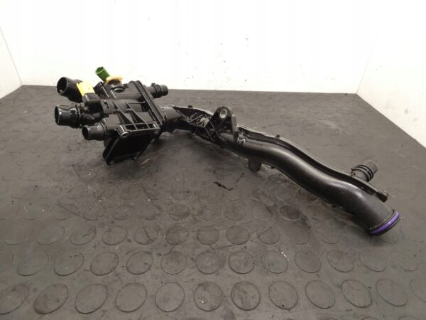 Obudowa termostatu PEUGEOT 2008 308 CITROEN C3 1,2THP 9812131480 9834388280