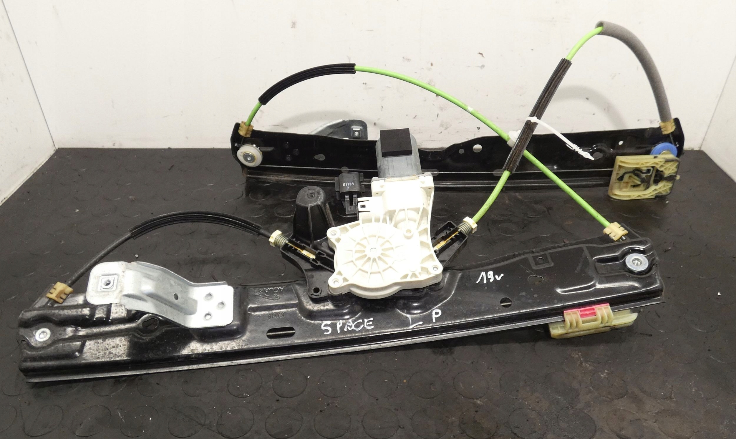 18274463574-69788efc6001f MECHANIZM PODNOSZENIA SZYBY LP Jaguar F-Pace HK83-23201-AG