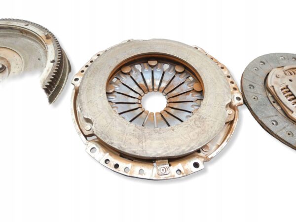 SPRZĘGŁO SZTYWNE VW GOLF VII AUDI A3 LEON OCTAVIA 1,6 TDI CLH 04L105273