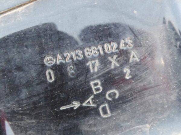 Błotnik Przód strona prawa Mercedes-Benz E W213 A2138810243