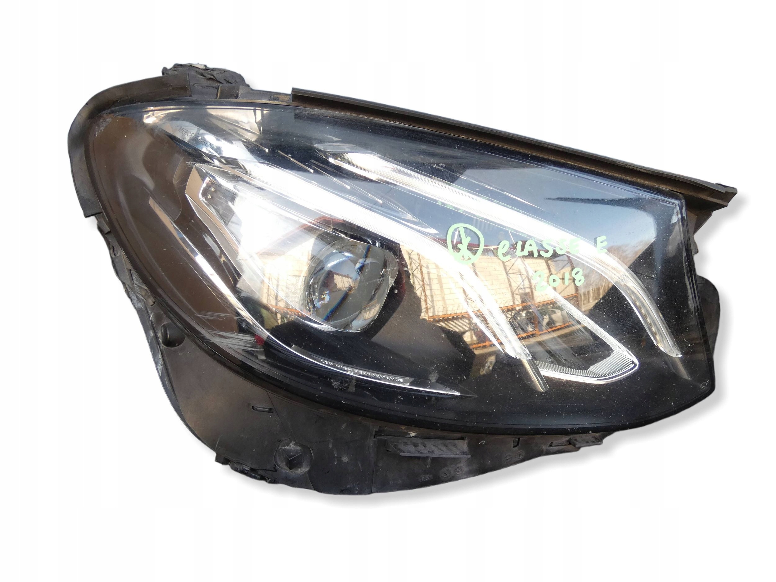 LAMPA Reflektor Przód strona prawa Mercedes-Benz E W213 A2139064004