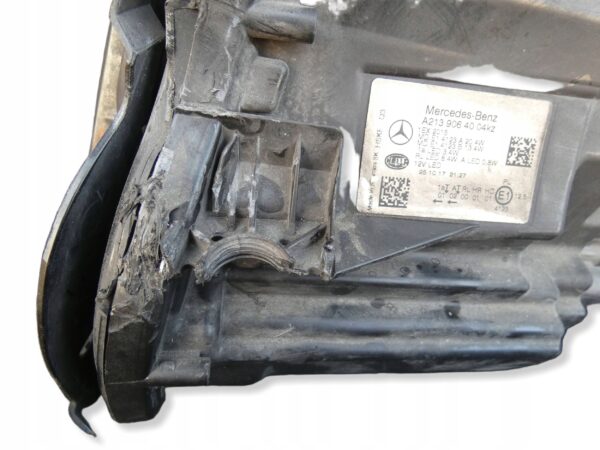 LAMPA Reflektor Przód strona prawa Mercedes-Benz E W213 A2139064004
