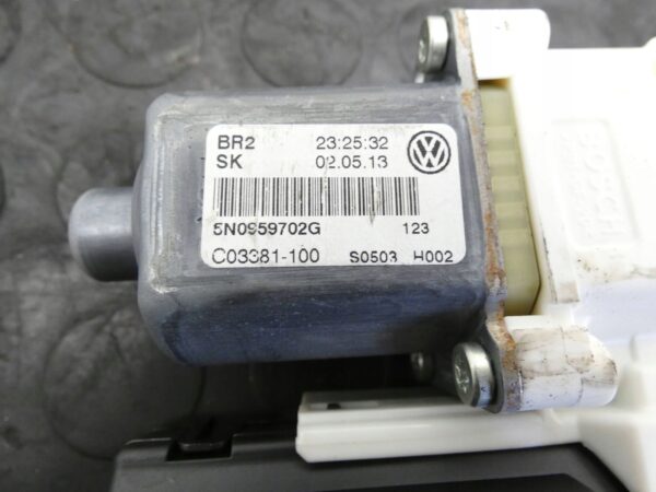 Silniczek szyby drzwi Przód strona prawa Volkswagen Tiguan 5N0959702G
