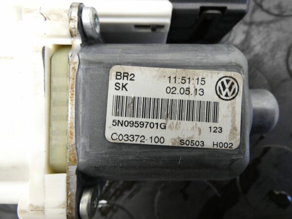 Silniczek szyby drzwi przednich strona lewa Volkswagen Tiguan 5N0959701G
