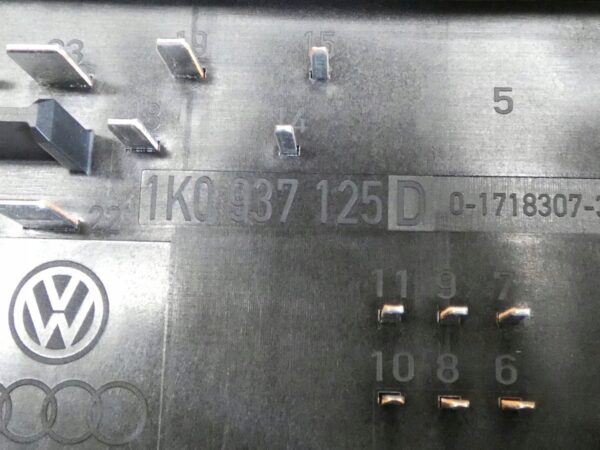 Skrzynka bezpieczników VW GOLF VI TOURAN ALTEA OCTAVIA 1K0937125D